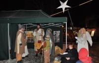 Krippenspiel mal anders: "Der müde Wirt" auf dem Weihnachtsmarkt Neutorplatz