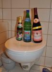 Einem WC ist es egal: Bier, Wasser oder Wein - es kommt "auf´s Selbe raus"