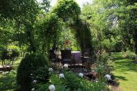 Gartenpavillon auf Vulkansteinen: Der Breisacher-Garten in Ihringen