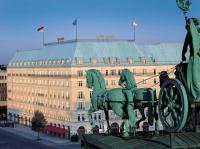 Silvester-Sicherheit im weltberühmten Grand-Hotel:  Hendrik Otto zelebriert im Berliner Adlon sein famoses Silvester-Menü.