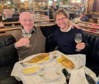 Restaurant-Kritiker Werner Semmler und Dr. Andreas Schmidt beim Seezungen-Test 