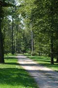 Kein Beton und kein Teer im Queen-Auguste-Victoria-Park: Alle Wege sind wassergebunden und aus Natur-Steinen der Region