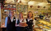 Glückbringerinen für den allerfeinsten Geschmack der Schwarzwälder Kirschtorte  in der Confiserie-Cafe-Conditorei Mayerhöfer