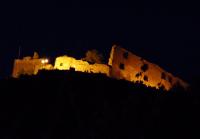 Heute ist die Burg auch in der Nacht gut sichtbar