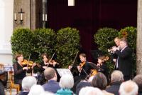 Musikforum Freiburg unter Leitung von Ulrike Troeger im schönsten Friedhofs-Dom Deutschlands: Rudolf Mahni, Jörg Benzing, Markus Spranger, Katja Schill-Mahni, Sarah Immer-Wolters, Sebastian Wohlfahrt,  Gesine Queyras, Wolfgang Kölmel.