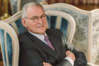 Dieser Blick verrät seinen eisernen Willen: Roland Burtsche erfand das Grand-Hotel  neu.